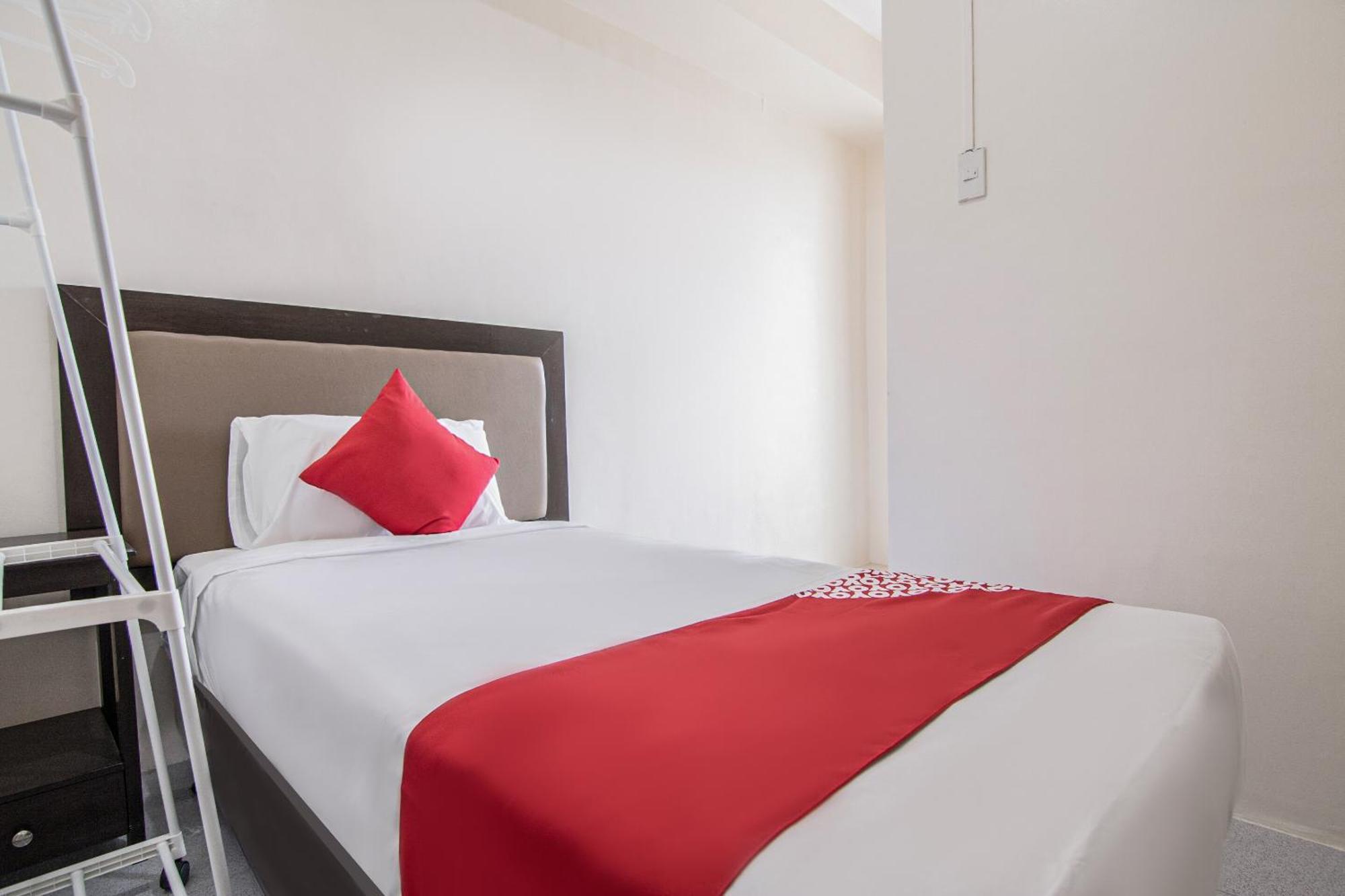 Oyo 431 Apollo 11 Apartelle Pasay Bagian luar foto