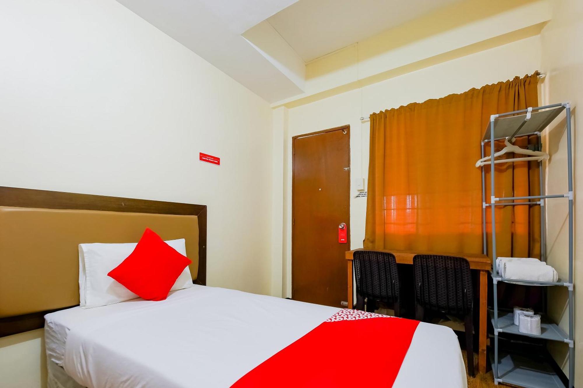Oyo 431 Apollo 11 Apartelle Pasay Bagian luar foto