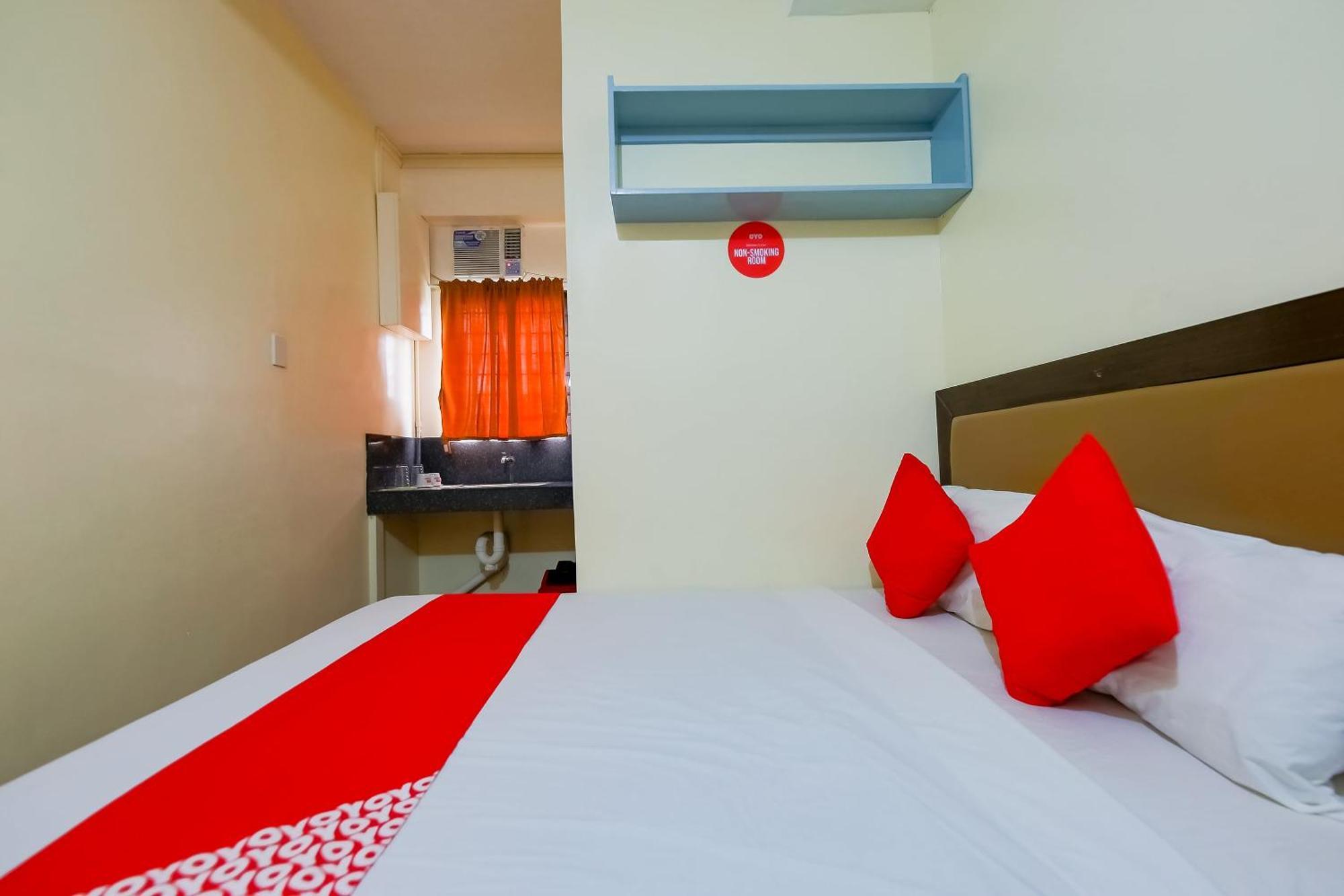 Oyo 431 Apollo 11 Apartelle Pasay Bagian luar foto